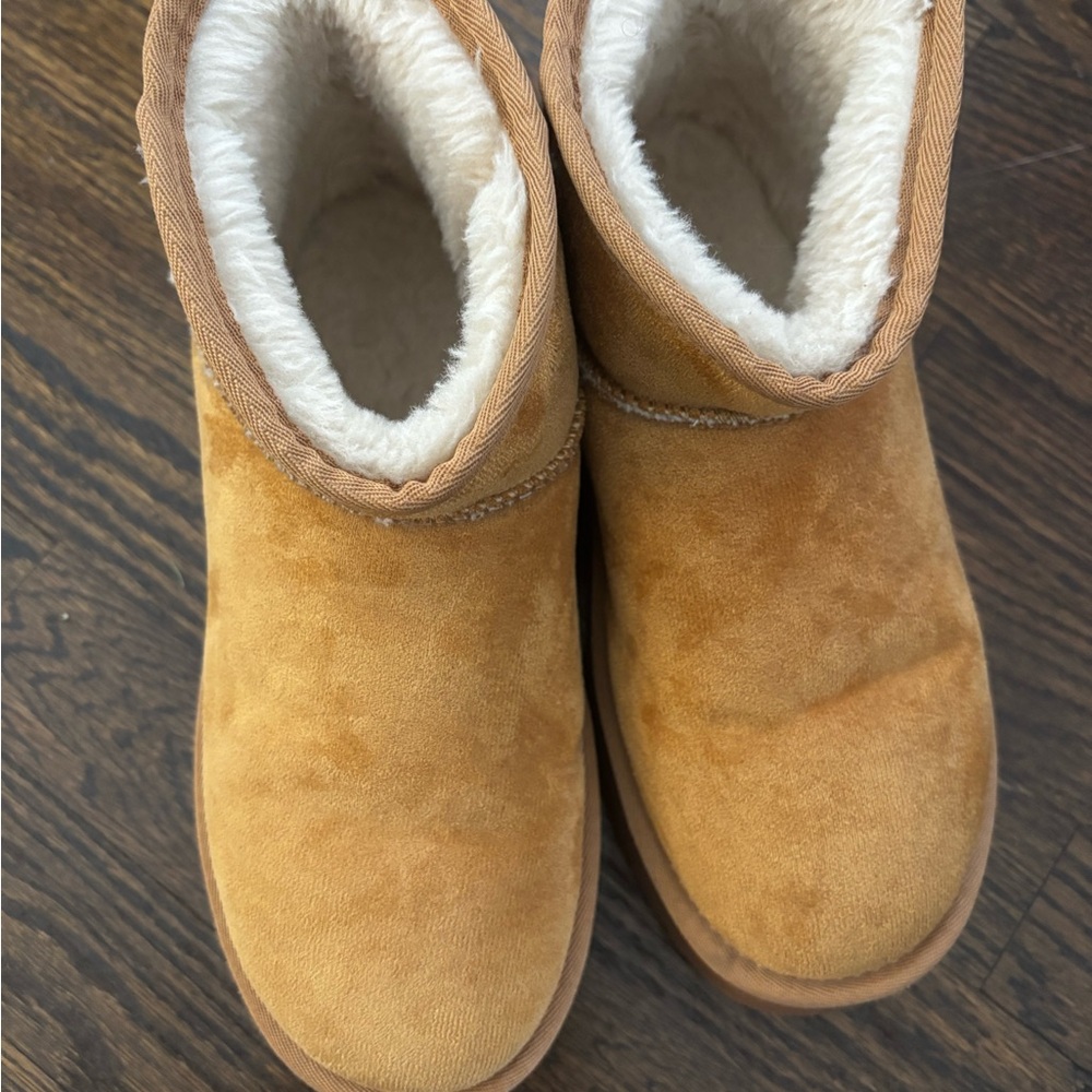 Cozy Tan Suede Boots with Fleece Lining